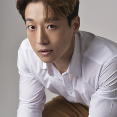 더크로스 김경현